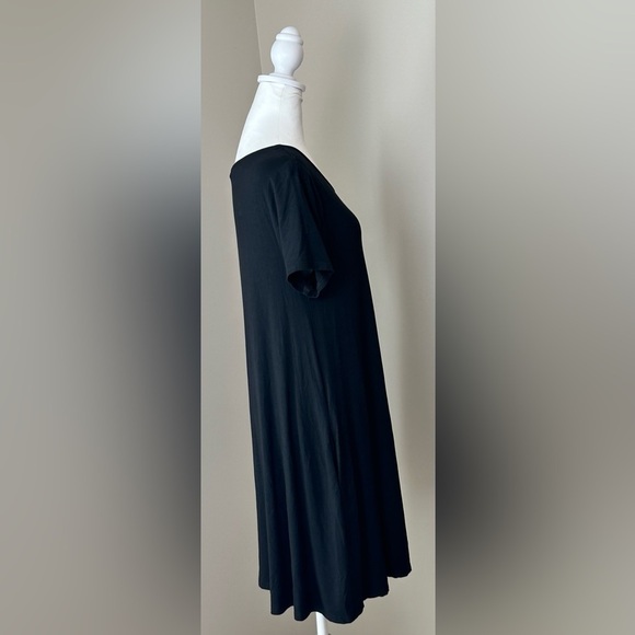 Aryeh Round Neck Short Sleeve Stretchy Knit Mini Dress w/Pockets‎ Size Medium - Picture 2 of 7